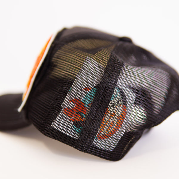 A UNIVERSE MODULAR HAT in BLACK